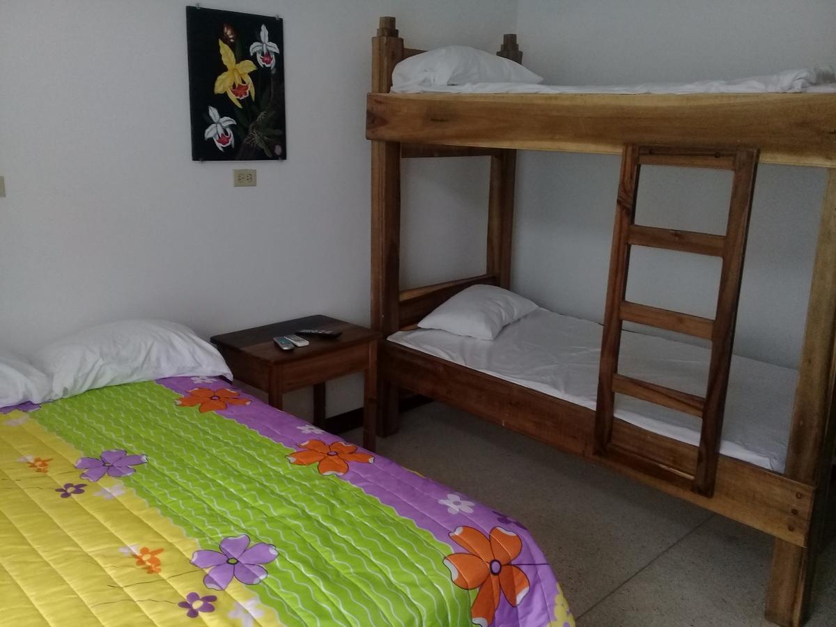 Hostel Quintonido Jarabacoa Bagian luar foto